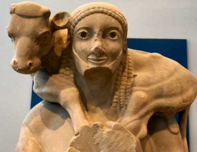 Le Moscophore, marbre, 96 cm, 570 BC, Musée national d'Athènes.