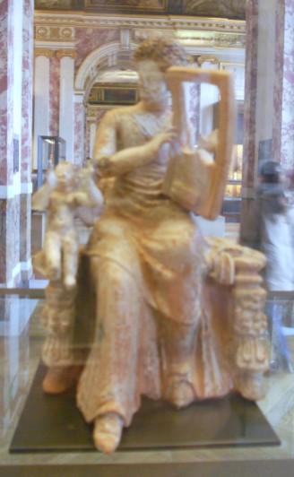 Femme jouant de la cithare, Louvre